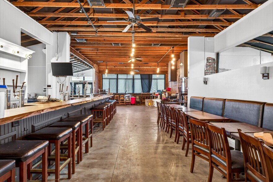 More Photos Of 32750 Pennsylvania Ave, San Antonio General Retail For Sale