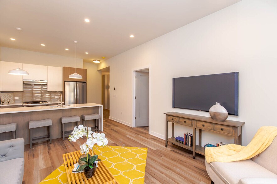 More Photos Of 1553 N Wells St, Chicago Apartments For Sale