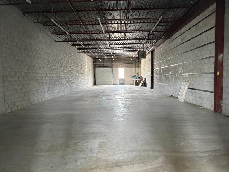 More Photos Of 80 Hale Rd, Brampton Warehouse For Sale