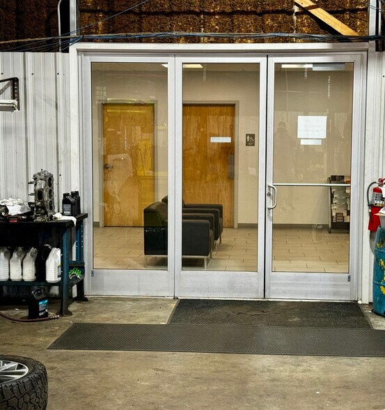 More Photos Of 813 S Parkway St, Corinth Auto Dealership For Sale