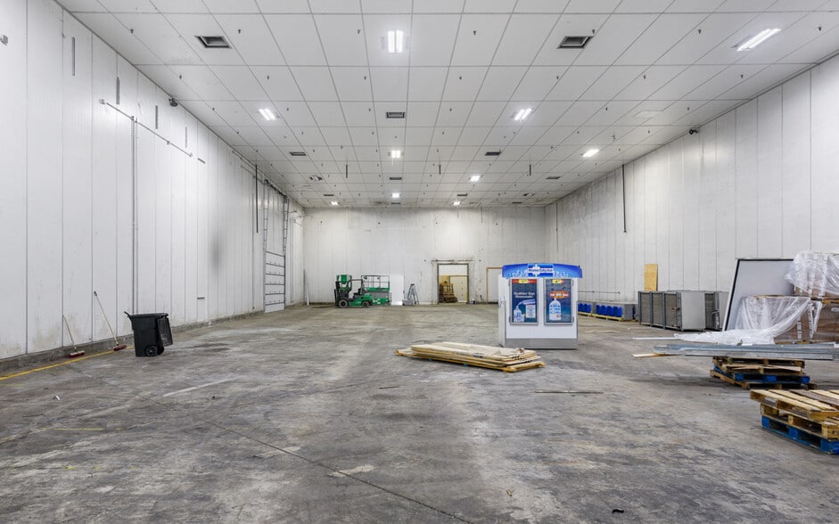 More Photos Of 216 Hartmann Dr, Lebanon Distribution For Lease