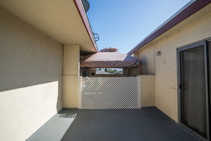 More Photos Of 16701 S Berendo Ave, Gardena Apartments For Sale