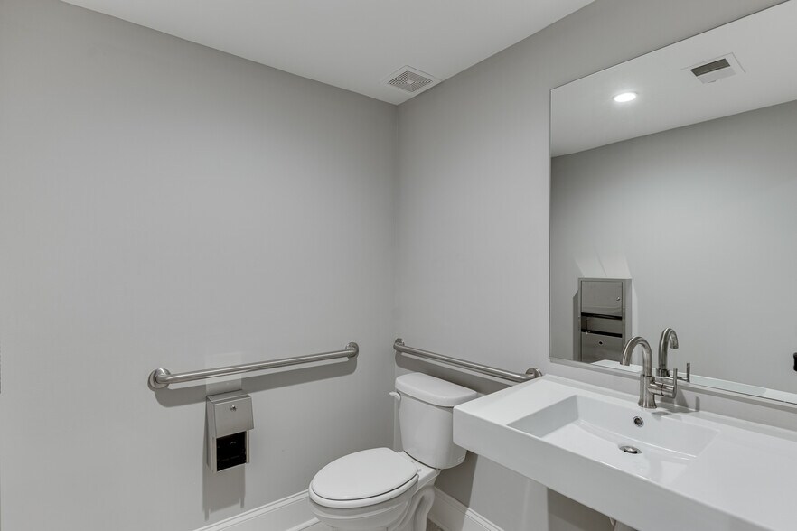 More Photos Of 55 Scott St, Buford Office For Lease