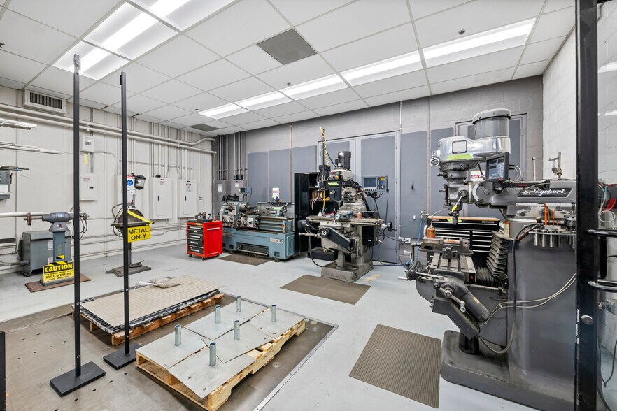 More Photos Of 9800 Campus Point Dr, San Diego Flex For Lease