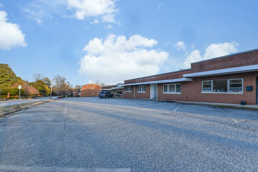 More Photos Of 1834 Banking St, Greensboro Office For Lease