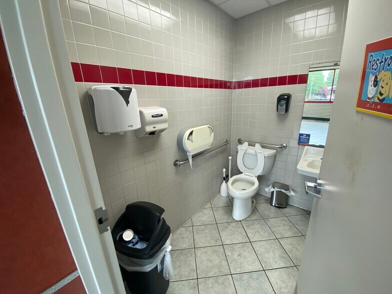 More Photos Of 516 W Liberty St, Wooster Service Station For Sale