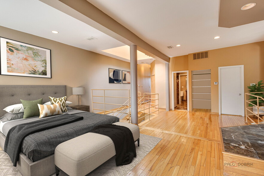 More Photos Of 902 W Newport Ave, Chicago Apartments For Sale