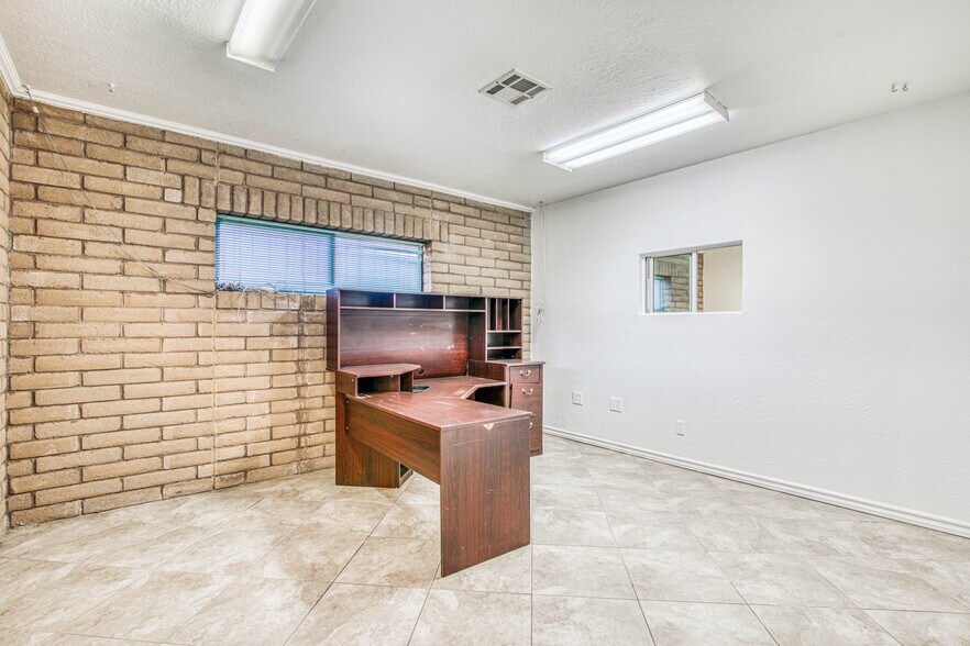 More Photos Of 6208 Doniphan Dr, El Paso Land For Lease