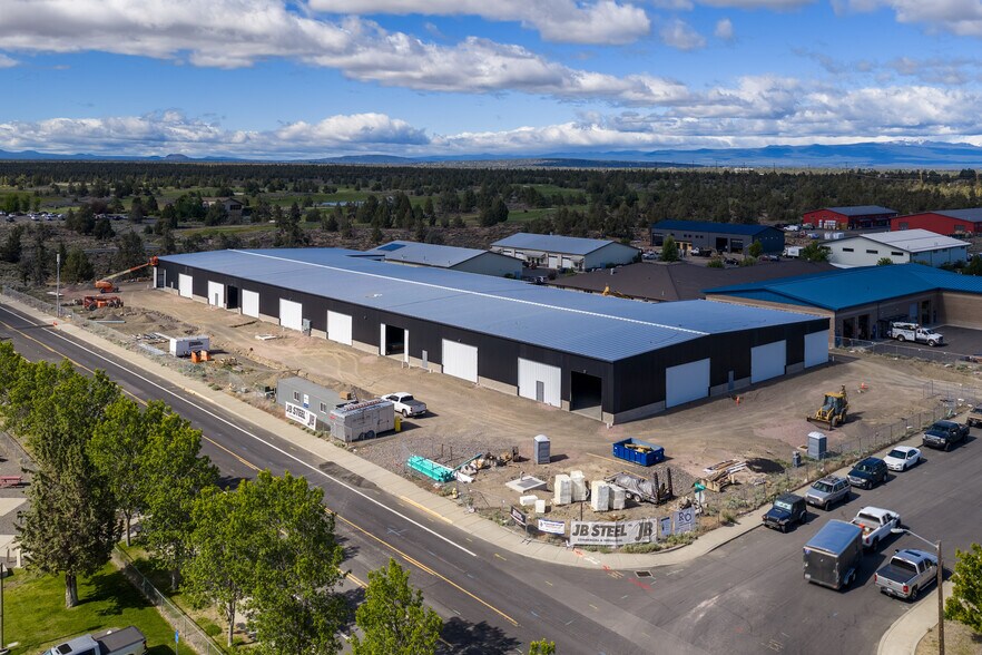 More Photos Of 2020 SW Deerhound Ave, Redmond Warehouse For Lease