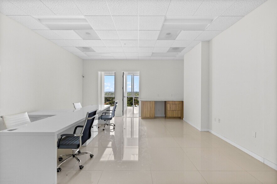 More Photos Of 20200 W Dixie Hwy, Aventura Medical For Sale