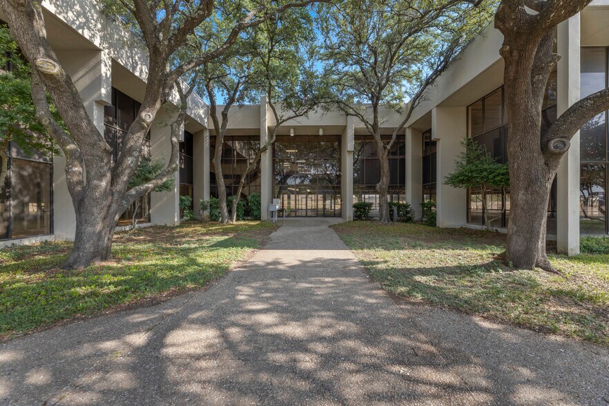 Primary Photo Of 4221 S Walton Walker Blvd, Dallas Office For Sale