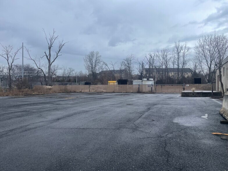 More Photos Of 460-464 N Randolph Ave, Cinnaminson Warehouse For Lease