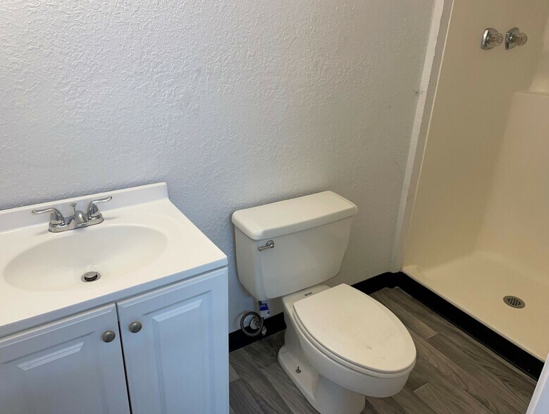 More Photos Of 3267 Bachelor St, Atlanta Warehouse For Lease