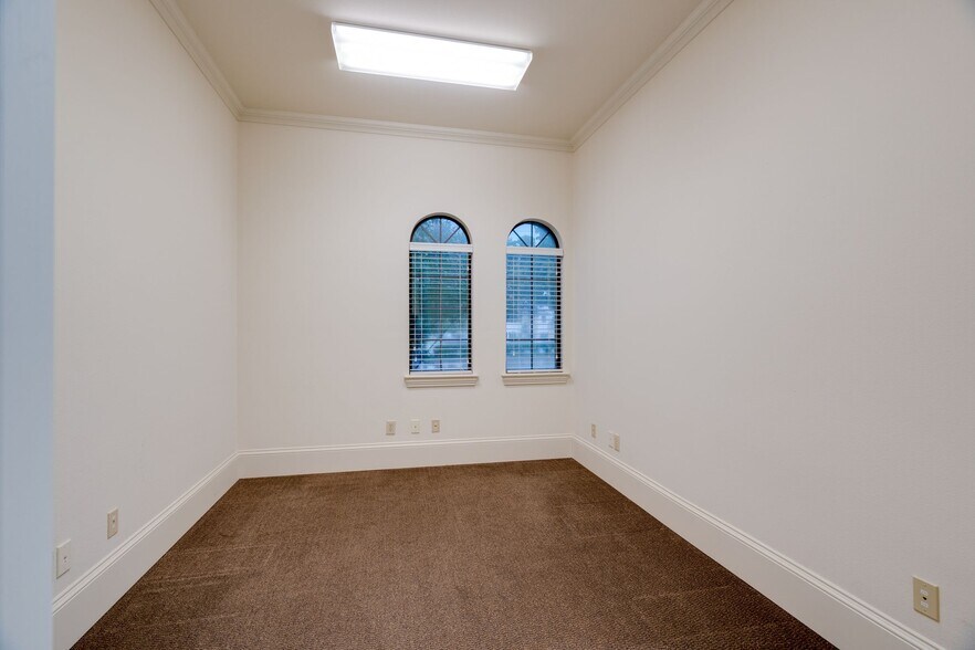 More Photos Of 1727 Keller Pky, Keller Coworking Space