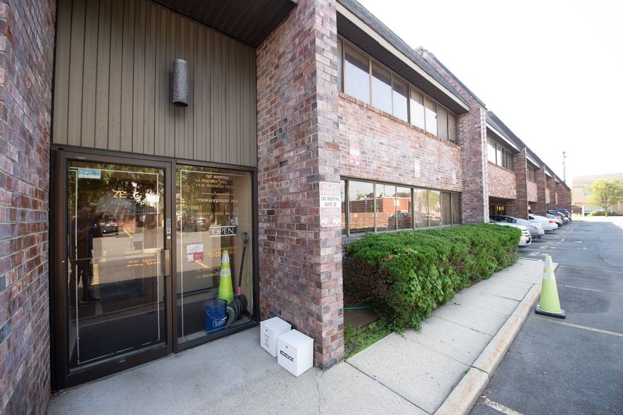 2 Hillside Ave, Williston Park, NY 11596 Medical For Sale