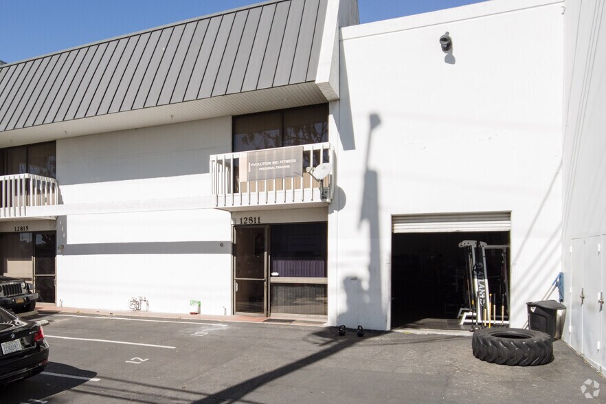More Photos Of 5335-5355 McConnell Ave, Los Angeles Warehouse For Lease