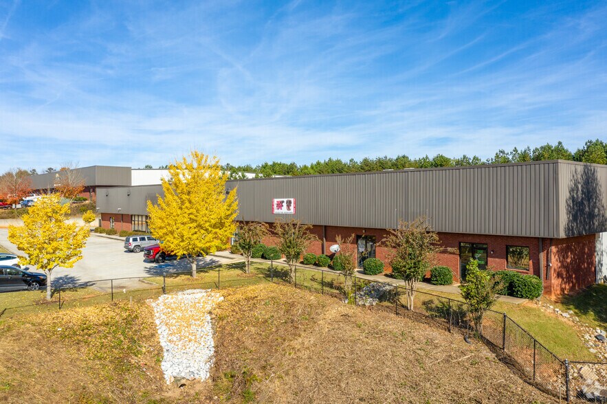 More Photos Of 358-372 McDonough Pky, McDonough Showroom For Lease