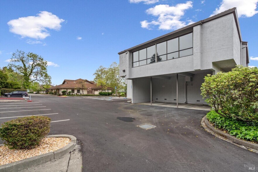 More Photos Of 1370 Medical Center Dr, Rohnert Park Medical For Sale