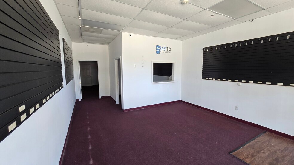 More Photos Of 8805 Jones Rd, Houston Storefront For Lease