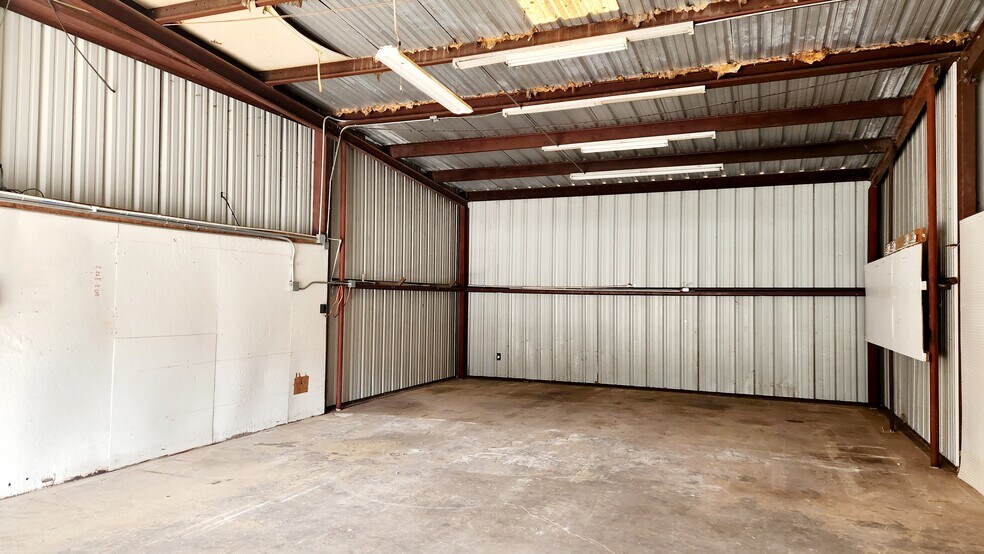 More Photos Of FM-1314 & McQueen, Conroe Warehouse For Lease