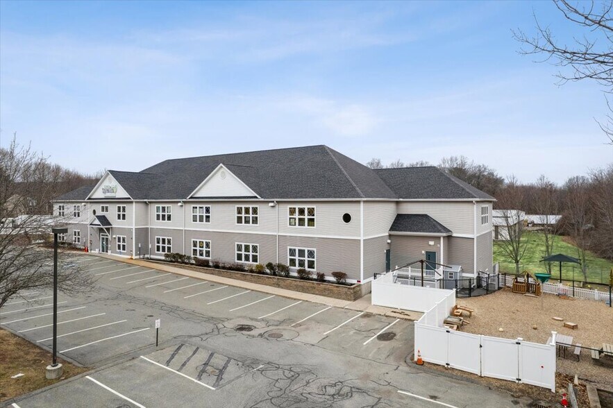 More Photos Of 443 W Lowell Ave, Haverhill Office For Sale