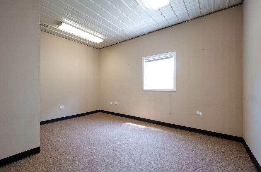 More Photos Of 1730 Daniel Boone Industrial Pky, Truesdale Warehouse For Sale