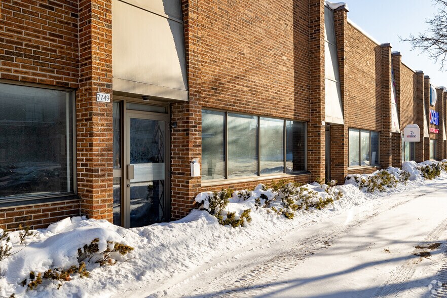More Photos Of 7729-7749 Rue Valdombre, Montréal Warehouse For Sale