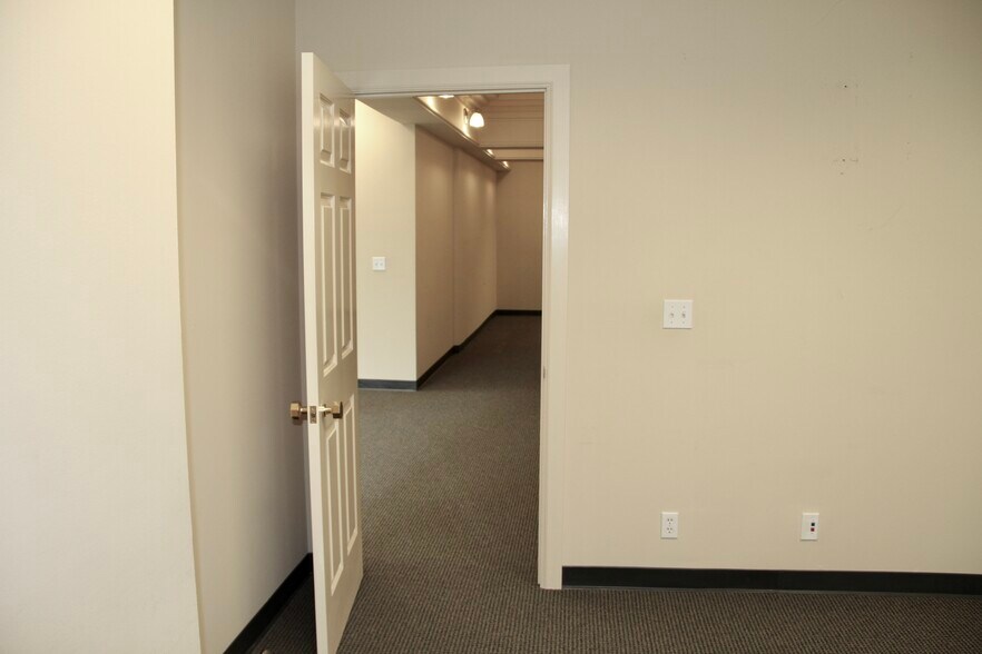 More Photos Of 7599 Redwood Blvd, Novato Unknown For Lease