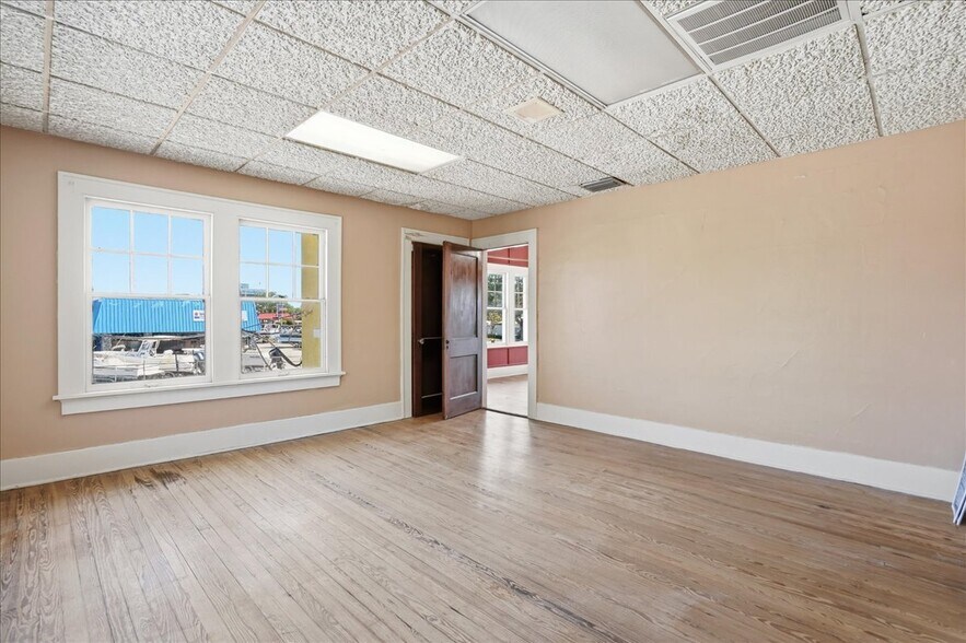 More Photos Of 337 8th Ave W, Palmetto Restaurant For Sale