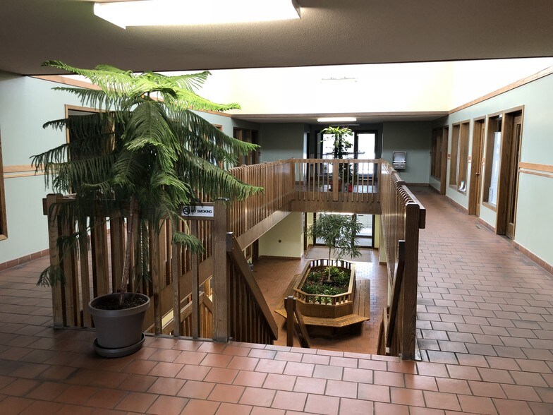 More Photos Of 1810 Crestview Dr, Hudson Office For Lease