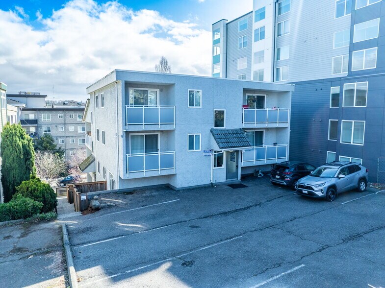 More Photos Of 3046 SW Avalon Way, Seattle Apartments For Sale