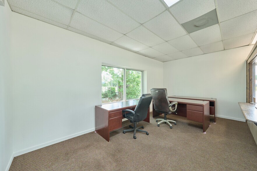 More Photos Of 182 S FM 356, Onalaska Office For Sale