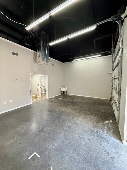 More Photos Of 5011-5047 Ulmerton Rd, Clearwater Unknown For Lease