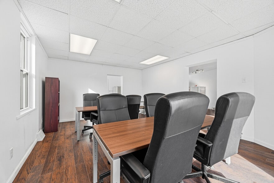 More Photos Of 2404 Saw Mill Run Blvd, Pittsburgh Storefront For Sale