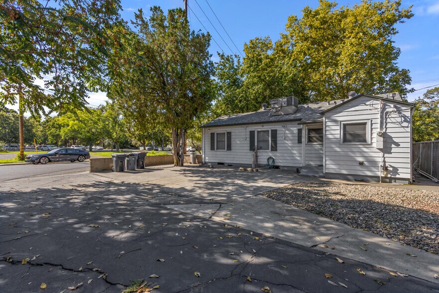 More Photos Of 724 G St, Davis Office For Sale