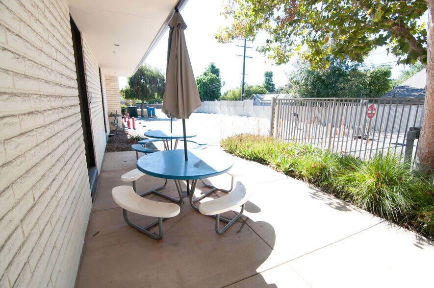 More Photos Of 540 W Woodbury Rd, Altadena Office For Lease