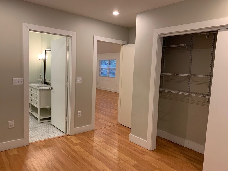 More Photos Of 1601 Holly St, Austin Medical For Lease