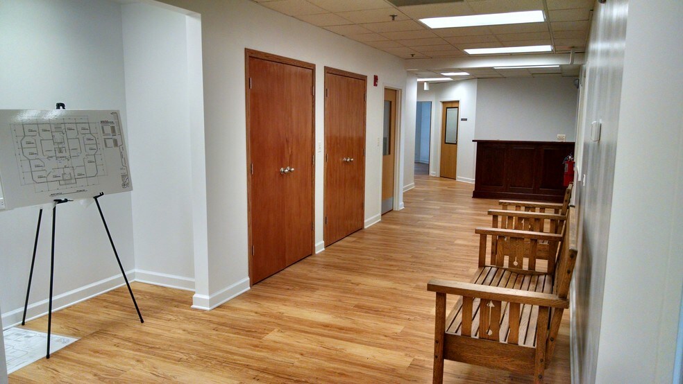 More Photos Of 1N131 County Farm Rd, Winfield Office For Sale