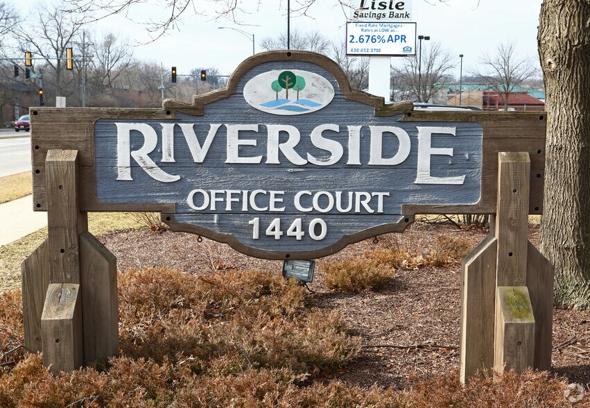 More Photos Of 1440 Maple Ave, Lisle Office For Lease
