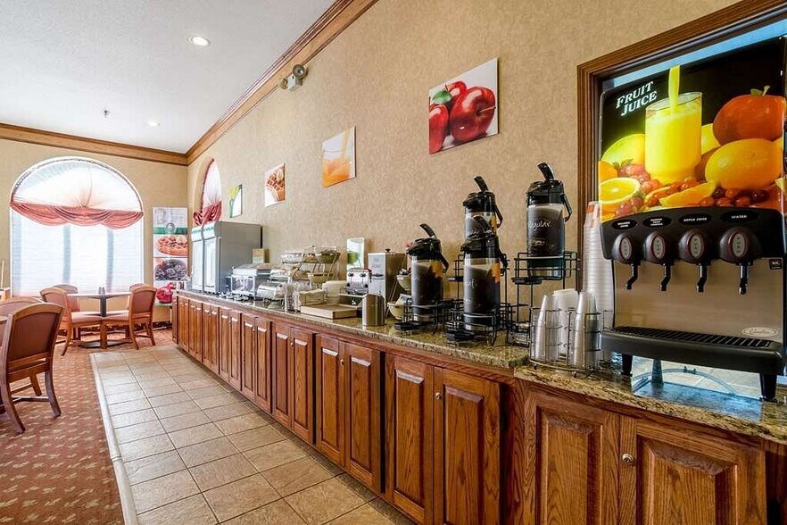 More Photos Of 1420 W 3rd St, Alliance Hotel For Sale