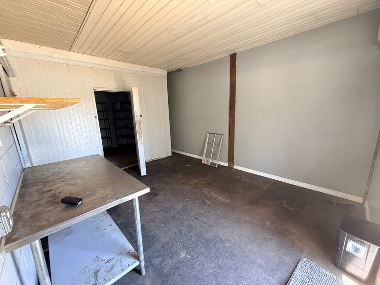 More Photos Of 1327 S Bay St, Eustis Freestanding For Lease