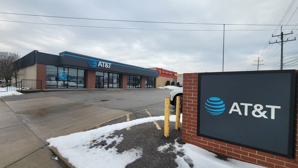 More Photos Of 6290-6294 Mayfield Rd, Mayfield Heights Storefront For Lease