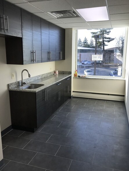 More Photos Of 2601 W University Blvd, Wheaton Office For Lease