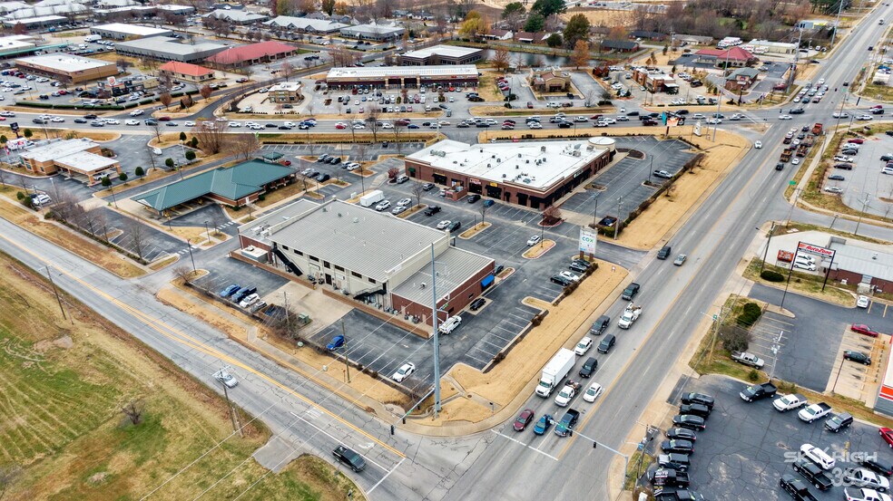 More Photos Of 201 SW 14th St, Bentonville Unknown For Lease