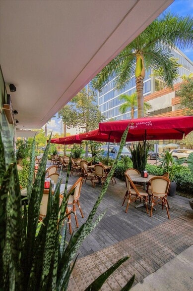 More Photos Of 2920-2950 NE 207th St, Aventura Unknown For Lease
