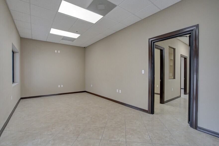 More Photos Of 3118-3122 Center Pointe Dr, Edinburg Medical For Lease