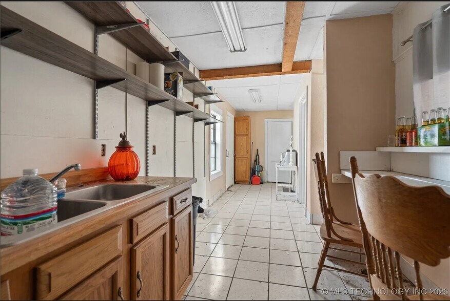 More Photos Of 101 S 4th Ave, Marietta Office For Sale