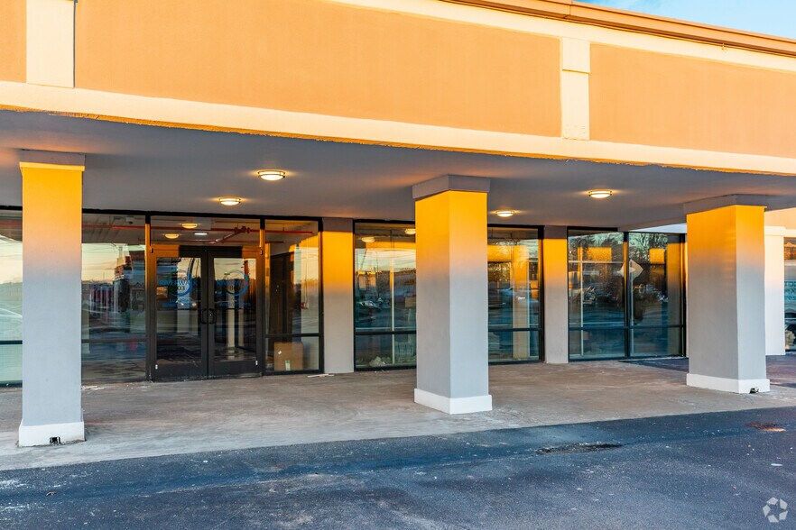 More Photos Of 803 N 2nd St, Clarksville Apartments For Lease