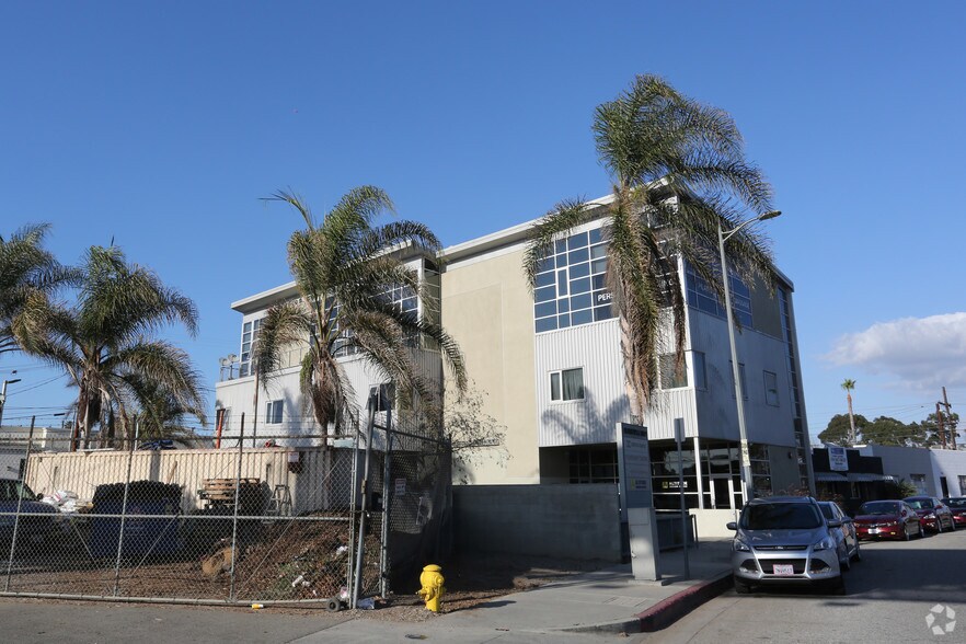 More Photos Of 11825 Major St, Culver City Loft Creative Space For Lease