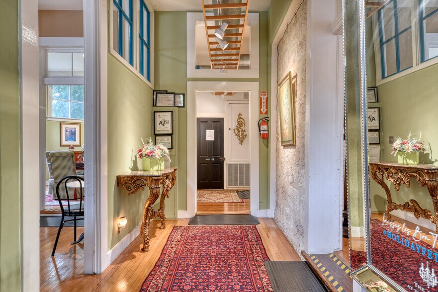 More Photos Of 1102 S Alamo St, San Antonio Storefront Retail Office For Sale